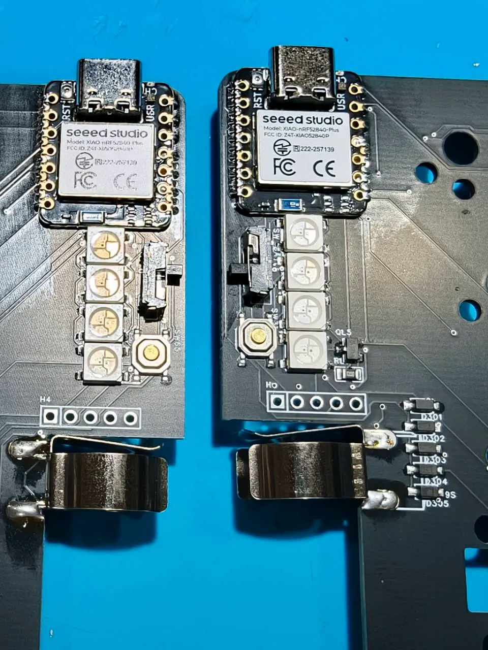 左右のXIAOと電源スイッチの取り付け例。LEDとリセットボタンはPCBA済み