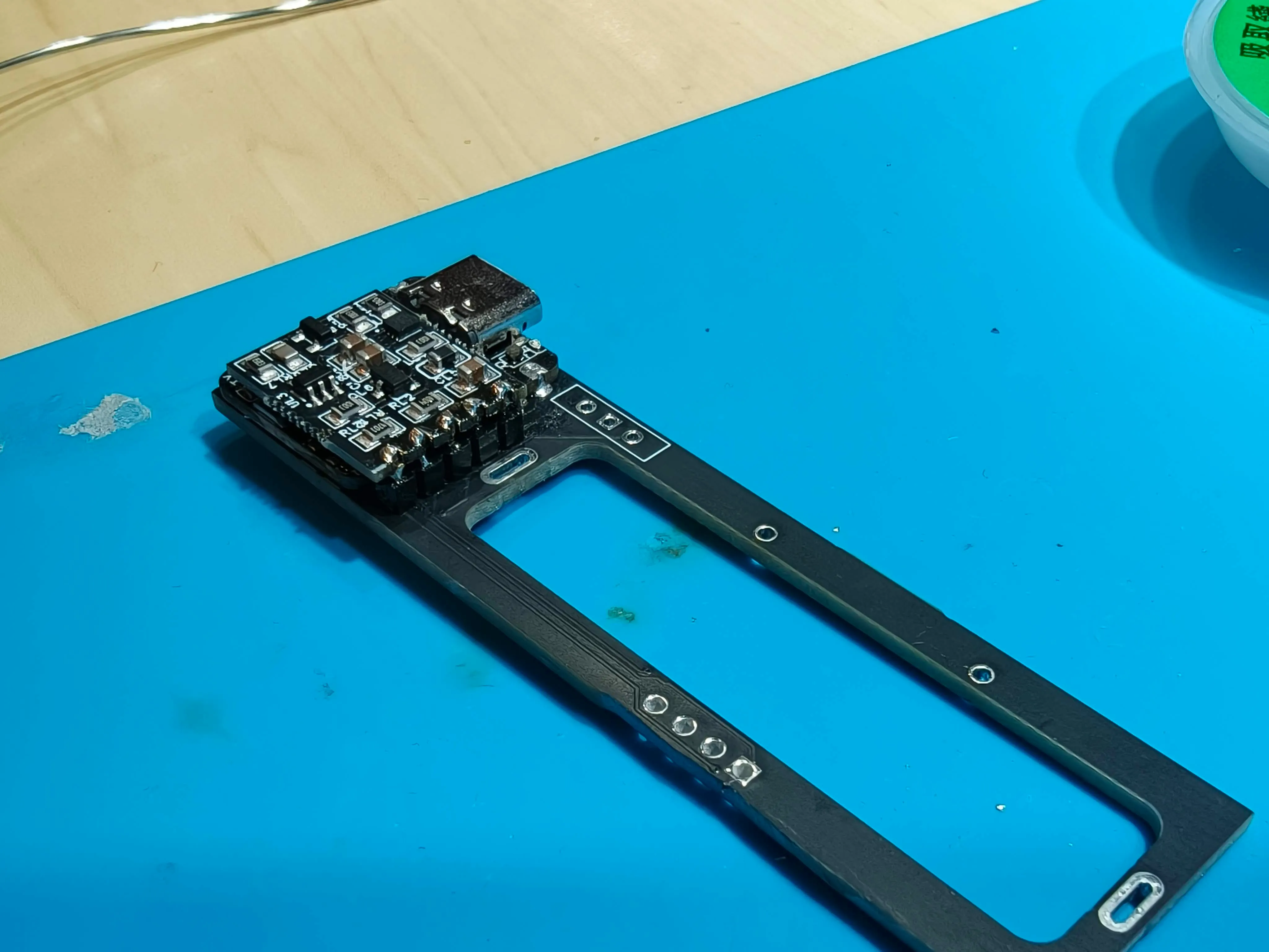 取り付け後のXIAOを部品面から確認