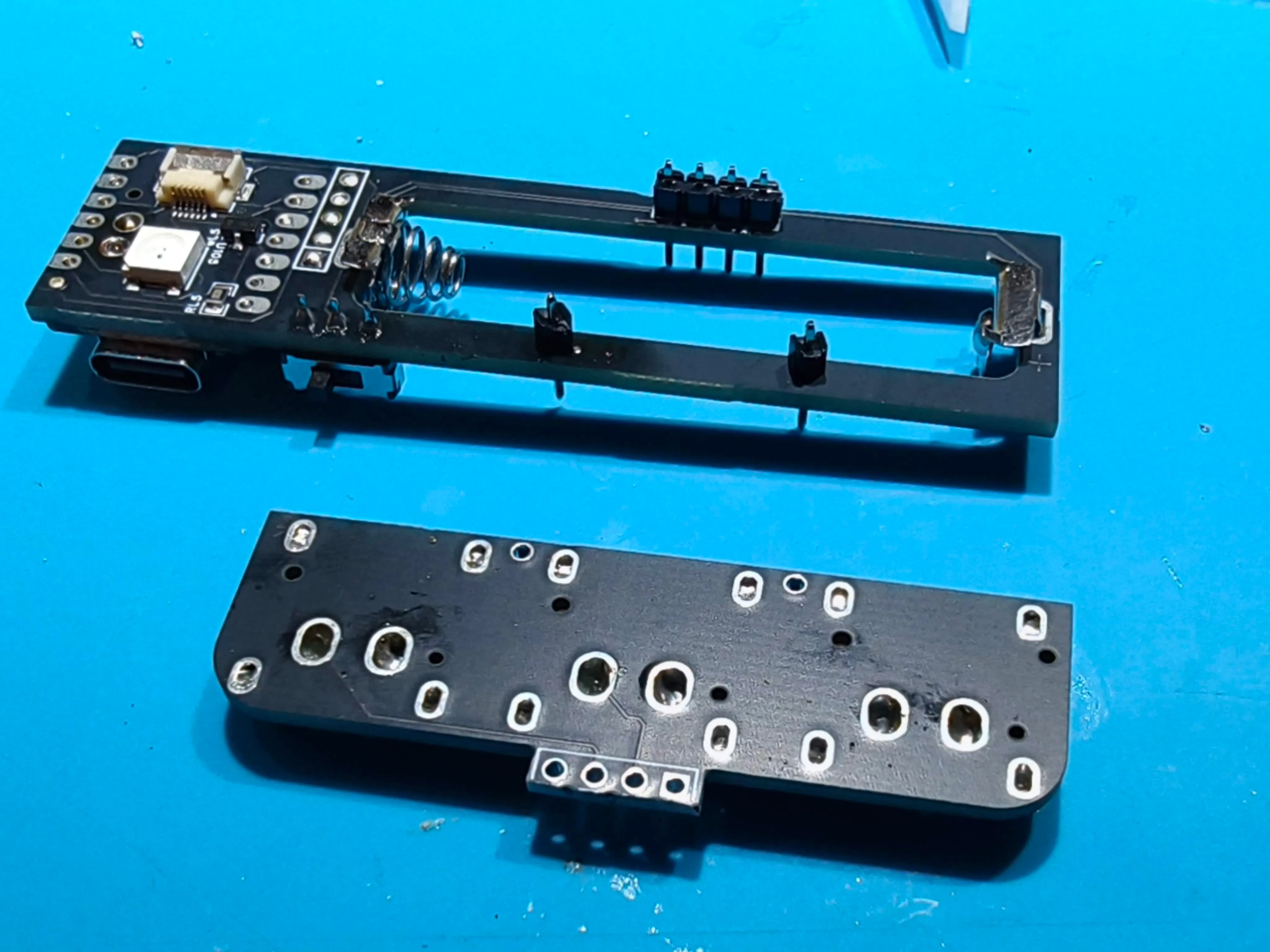 Madulaã®ã¡ã€ã³PCBãš3ããŒPCBãæ¥ç¶åã«ç¢ºèª